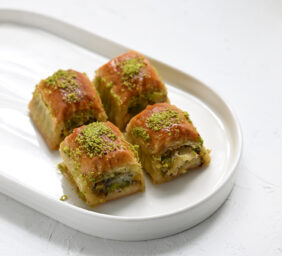 Fıstıklı Kaymaklı Dürüm Baklava